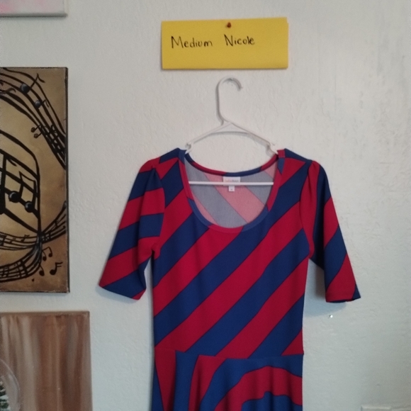 Medium Nicole Lularoe - Picture 5 of 16